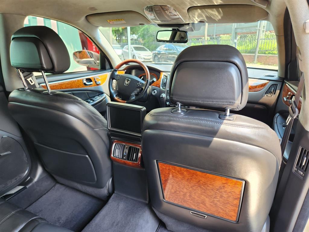 HYUNDAI Equus - Vista 10