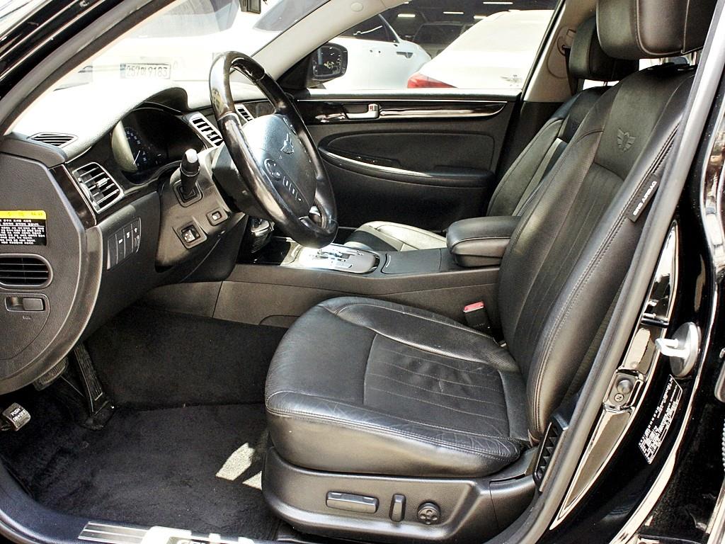 HYUNDAI Genesis - Vista 7