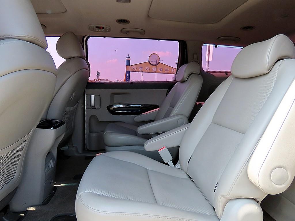 KIA Carnival - Vista 8