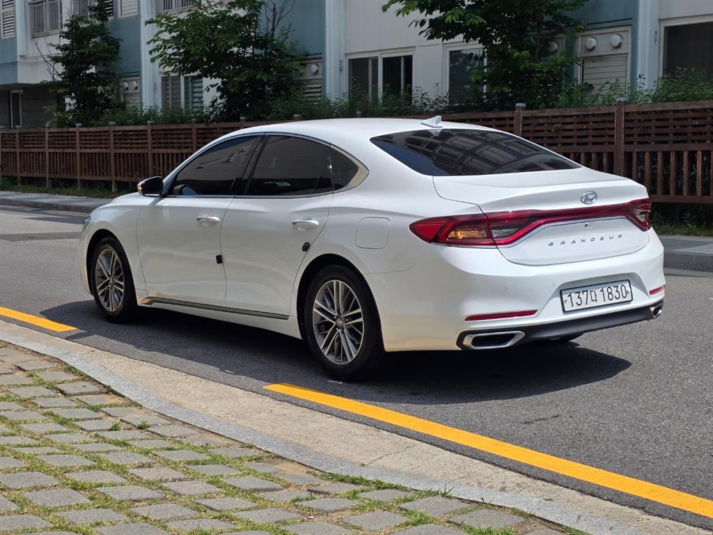 HYUNDAI Grandeur - Vista 9