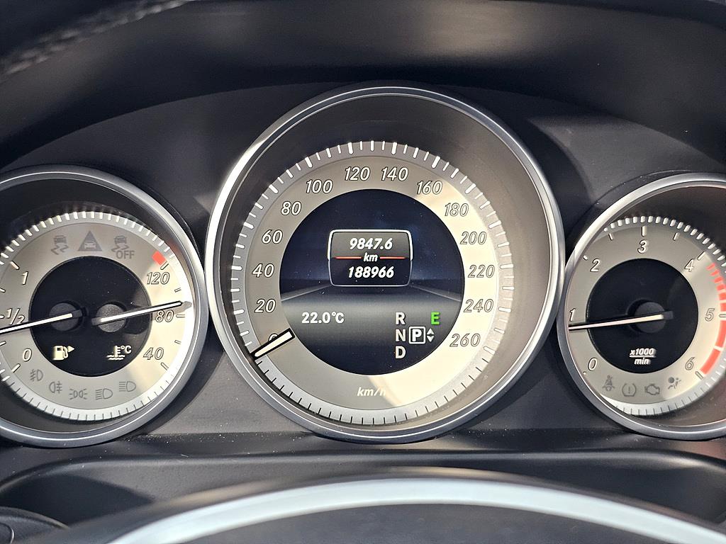 Mercedes Benz E class - Vista 9