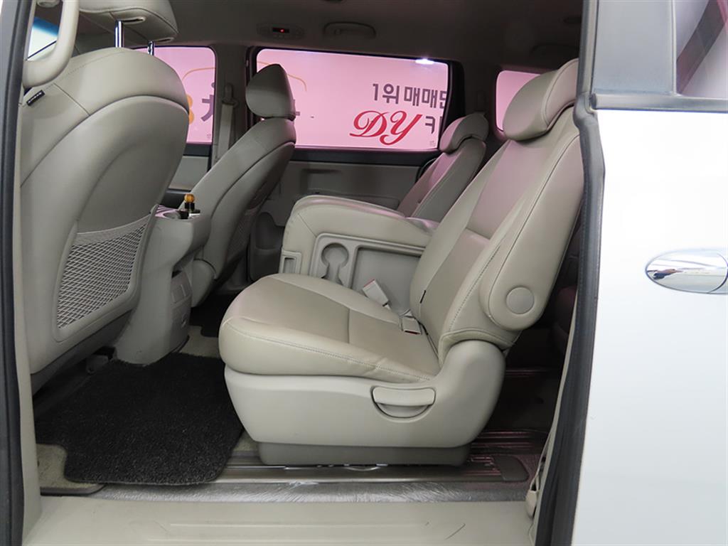 KIA Carnival - Vista 8