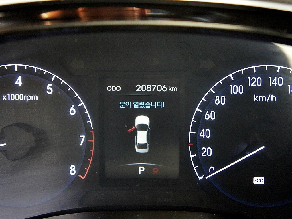 HYUNDAI Genesis - Vista 11