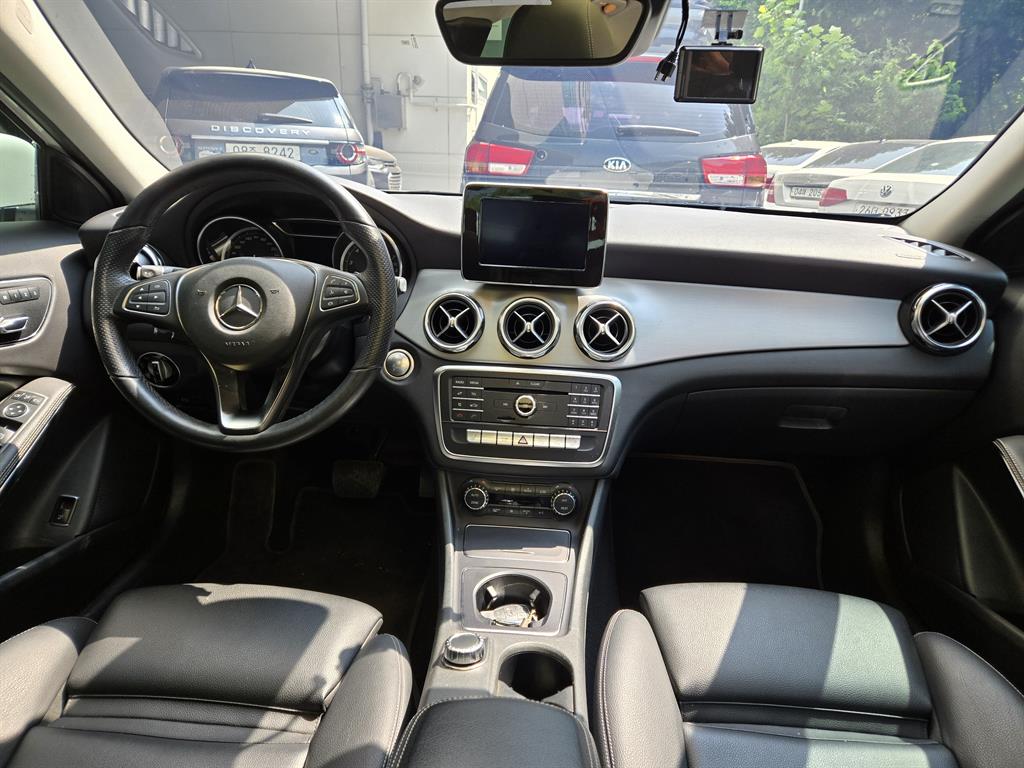 Mercedes Benz GLA Class - Vista 10