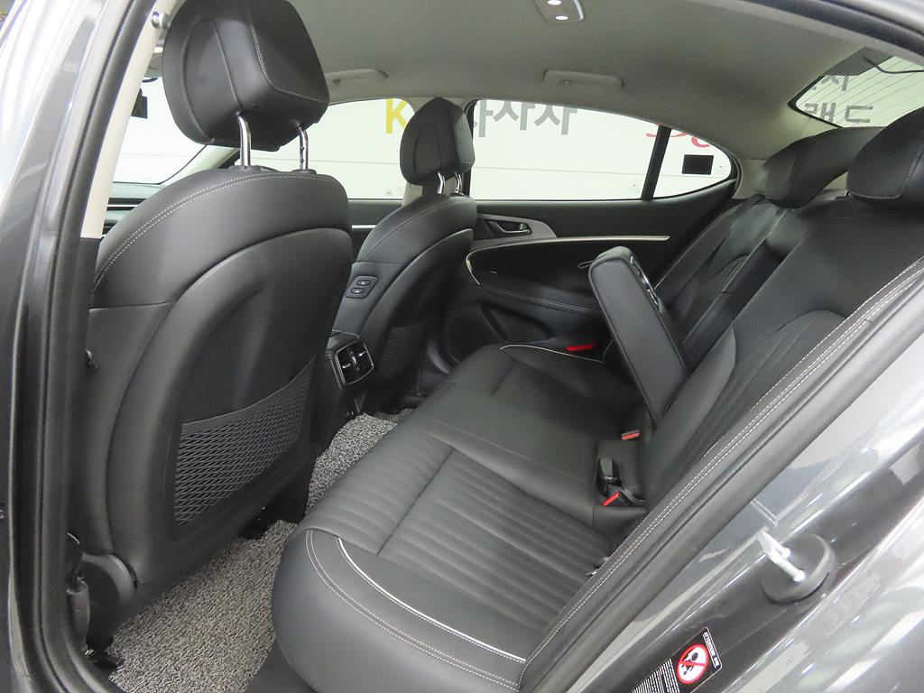 Genesis G70 - Vista 8