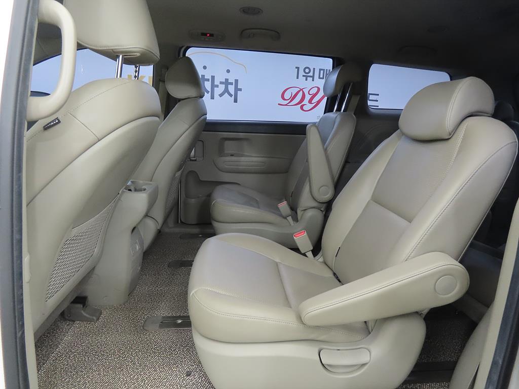 KIA Carnival - Vista 8