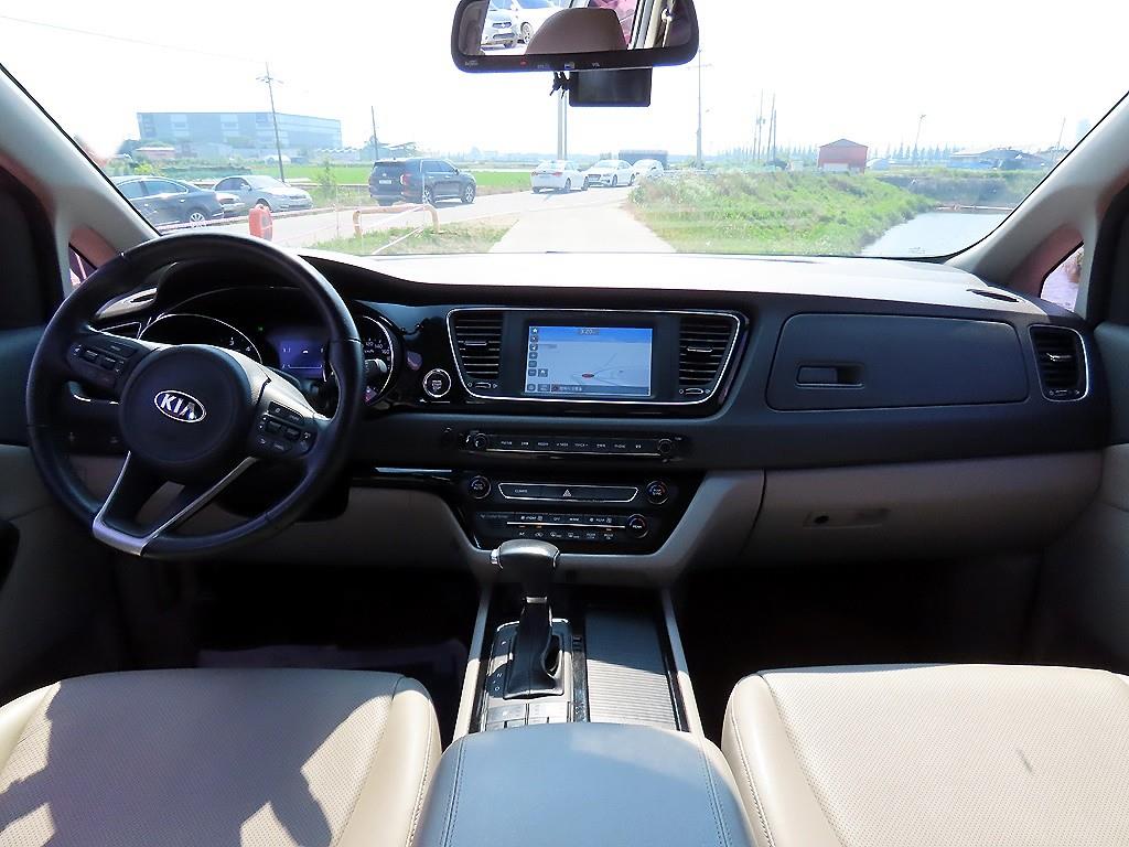 KIA Carnival - Vista 11