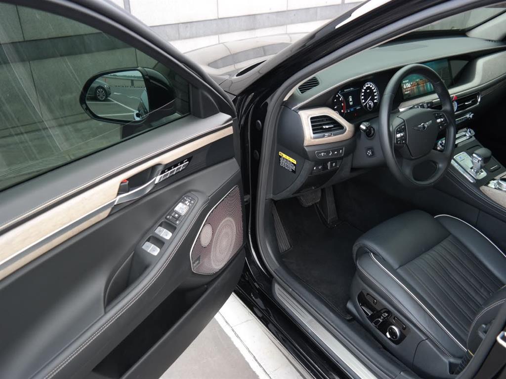Genesis G90 - Vista 12