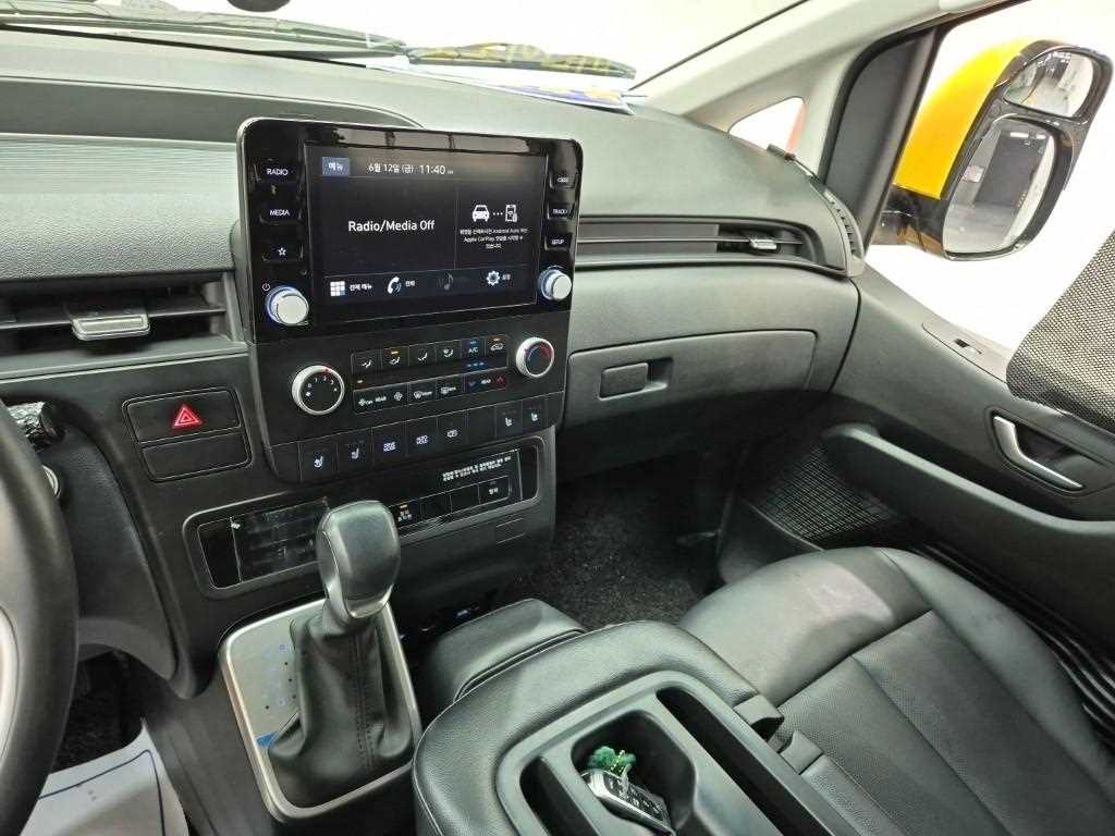 HYUNDAI Staria - Vista 12