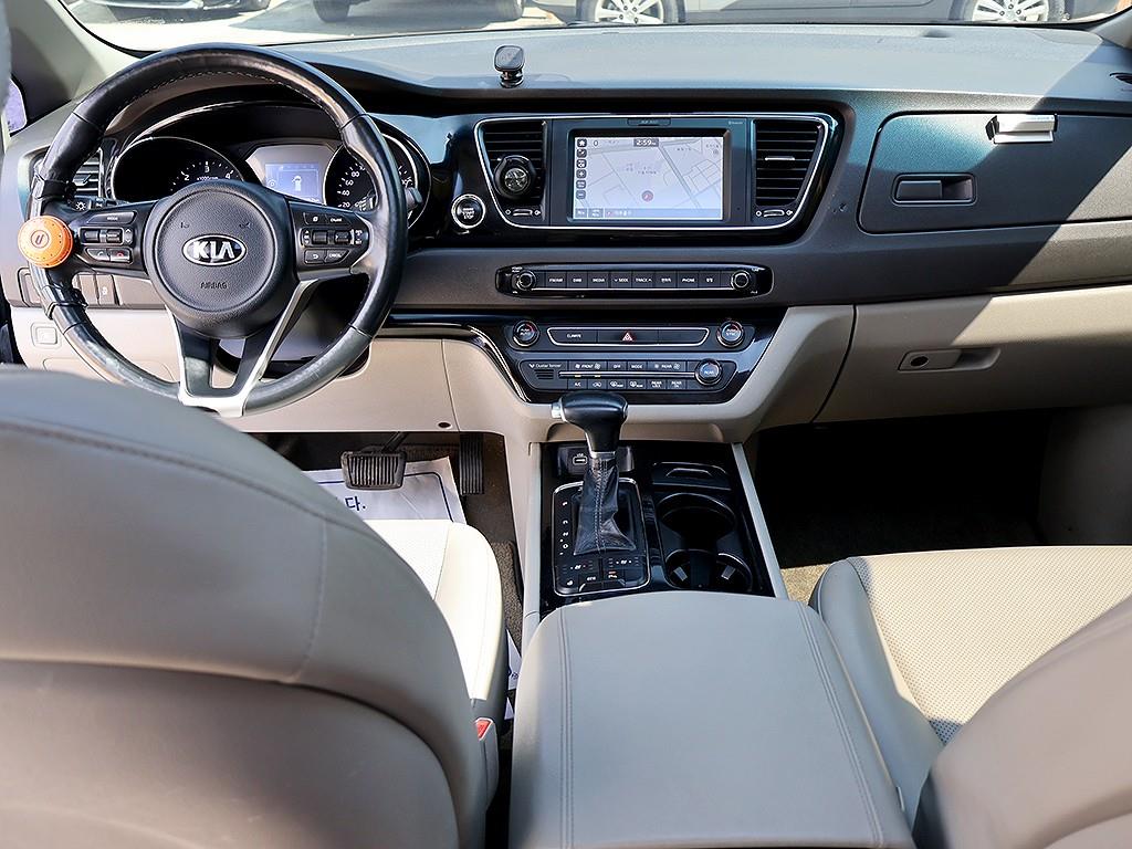 KIA Carnival - Vista 7