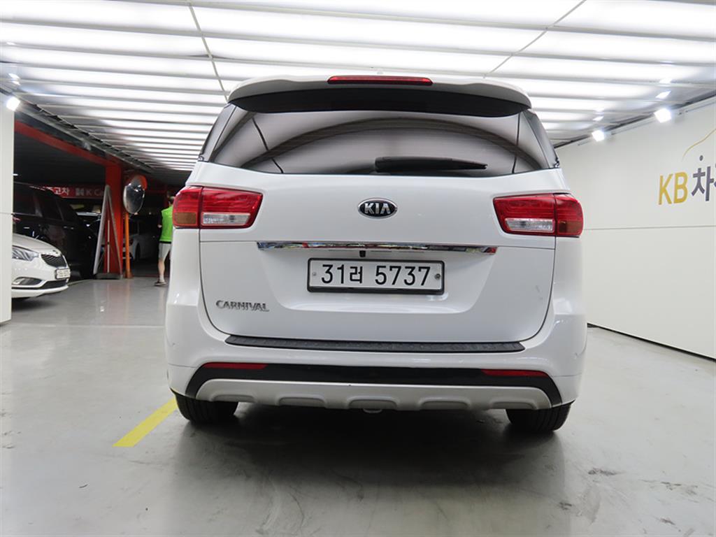 KIA Carnival - Vista 3