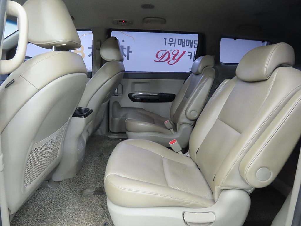 KIA Carnival - Vista 8