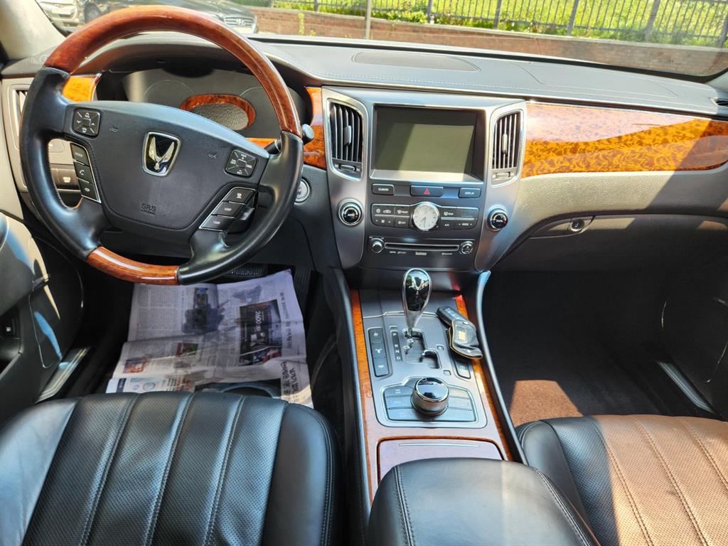 HYUNDAI Equus - Vista 12