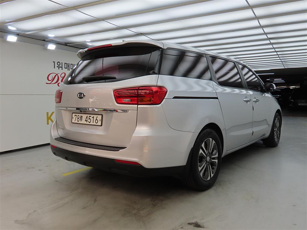 KIA Carnival - Vista 6