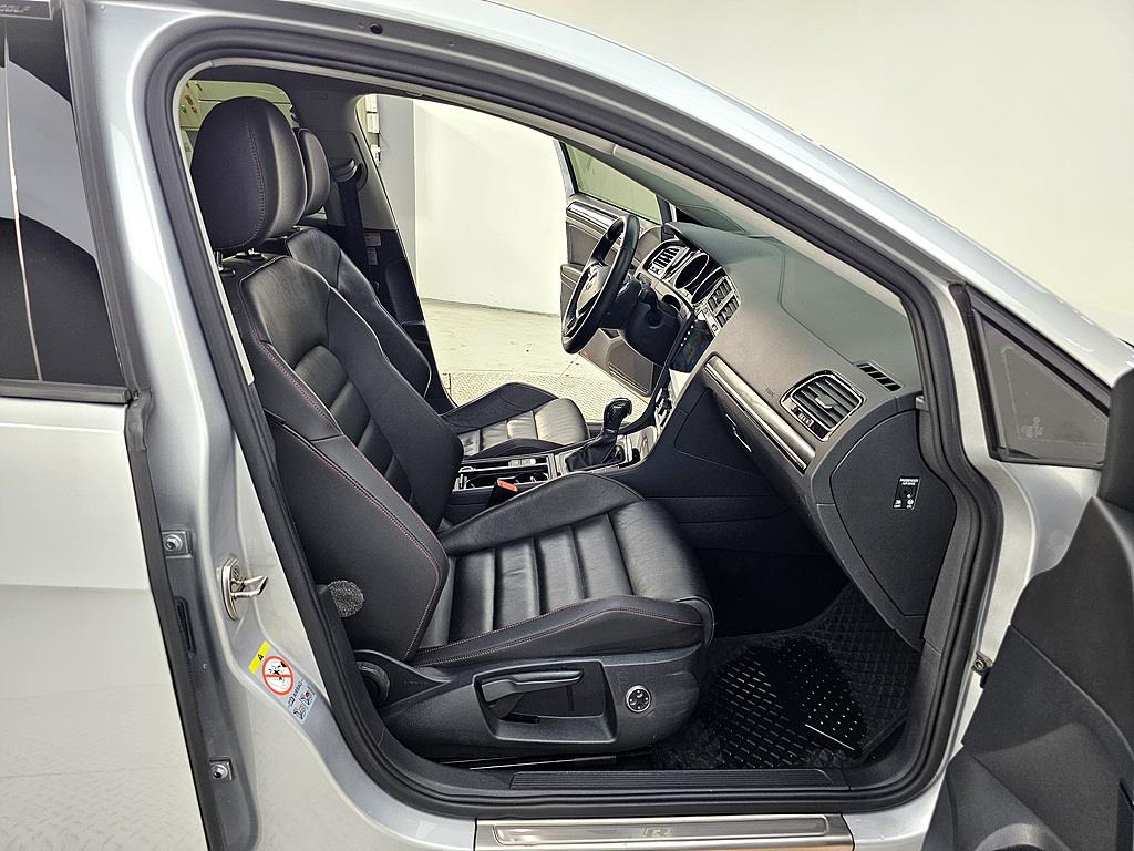 Volkswagen Golf - Vista 12