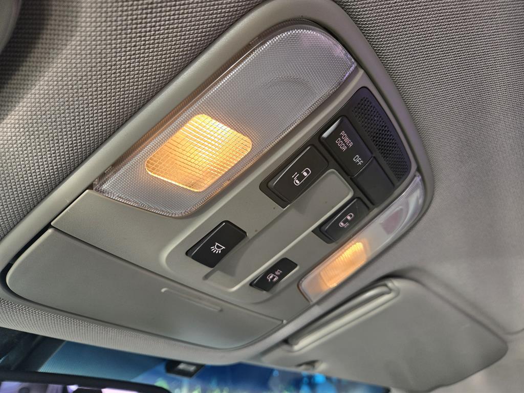 KIA Carnival - Vista 11