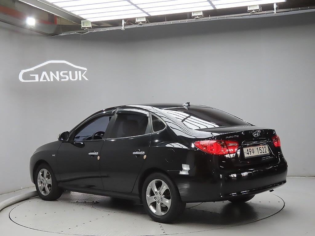 HYUNDAI Avante - Vista 3