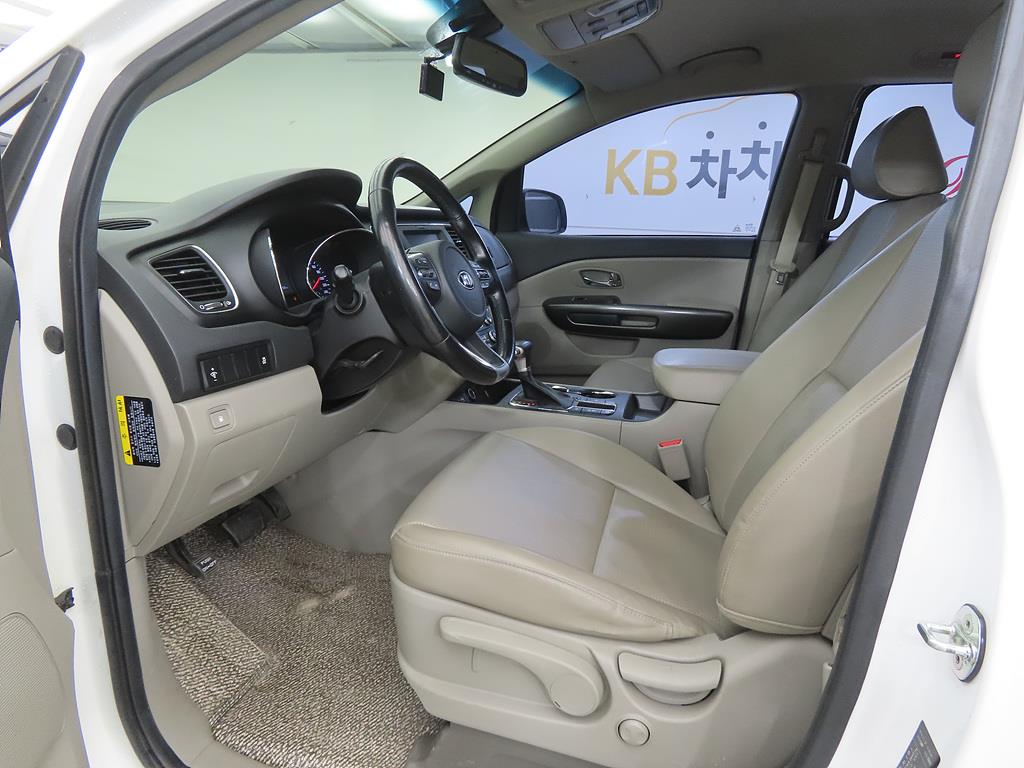 KIA Carnival - Vista 7