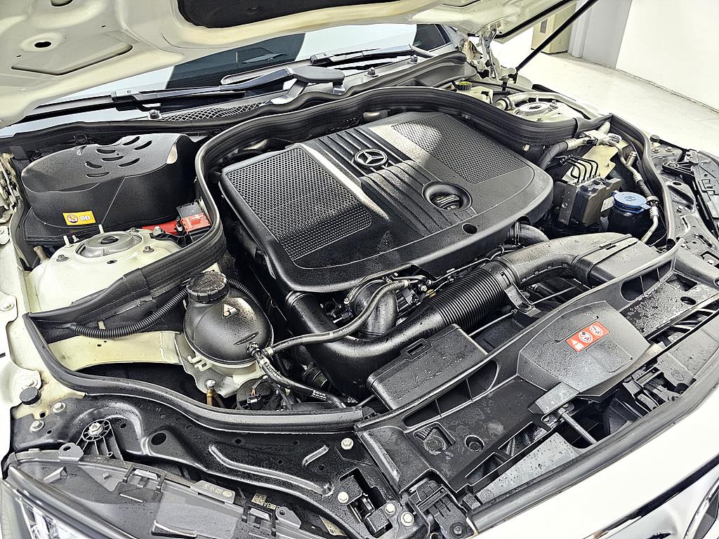 Mercedes Benz E class - Vista 8