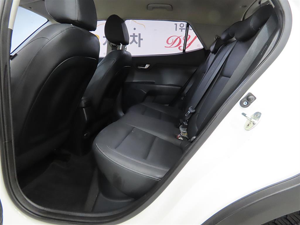 KIA Stonic - Vista 8