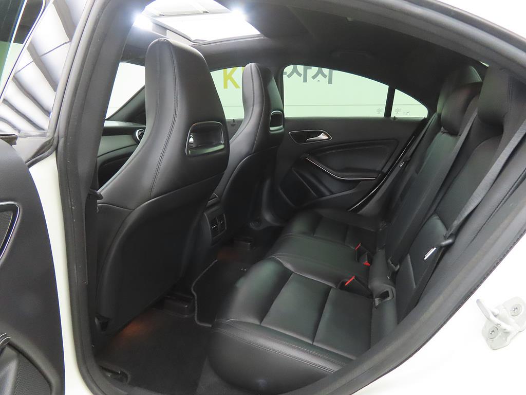 Mercedes Benz CLA Class - Vista 8