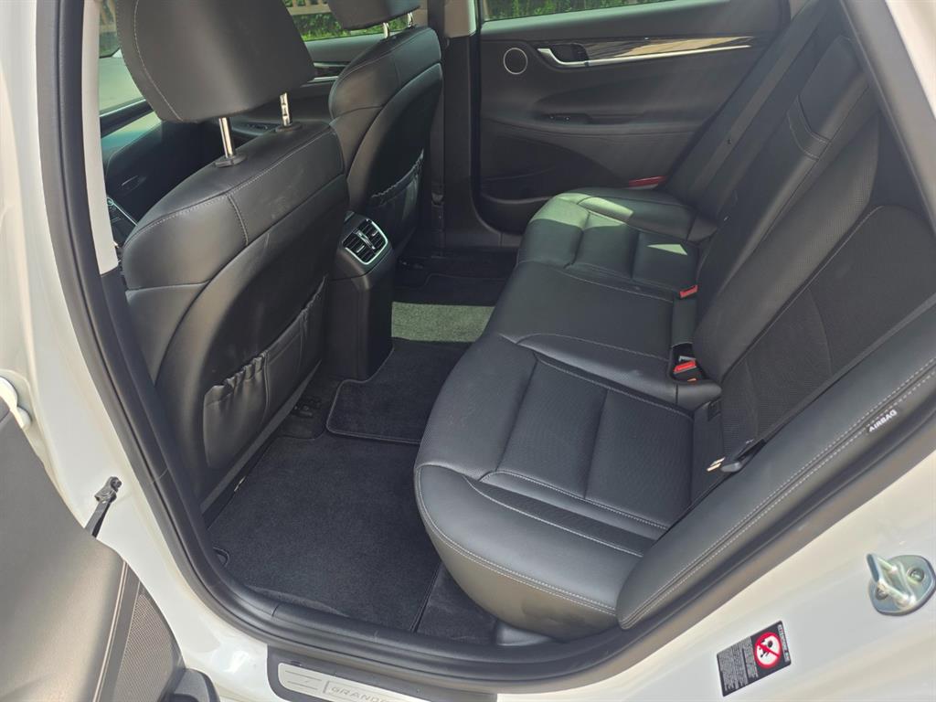 HYUNDAI Grandeur 2019 Blanco - Importación desde Corea - HF Imports Iquique - Foto 15