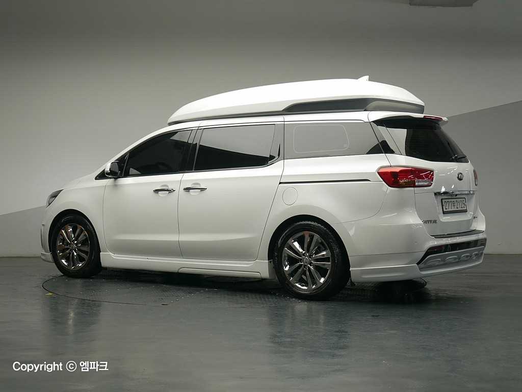 KIA Carnival - Vista 3