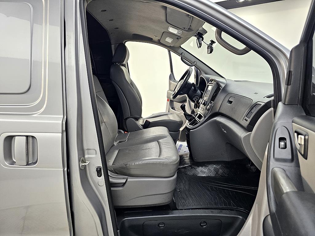 HYUNDAI Starex - Vista 7