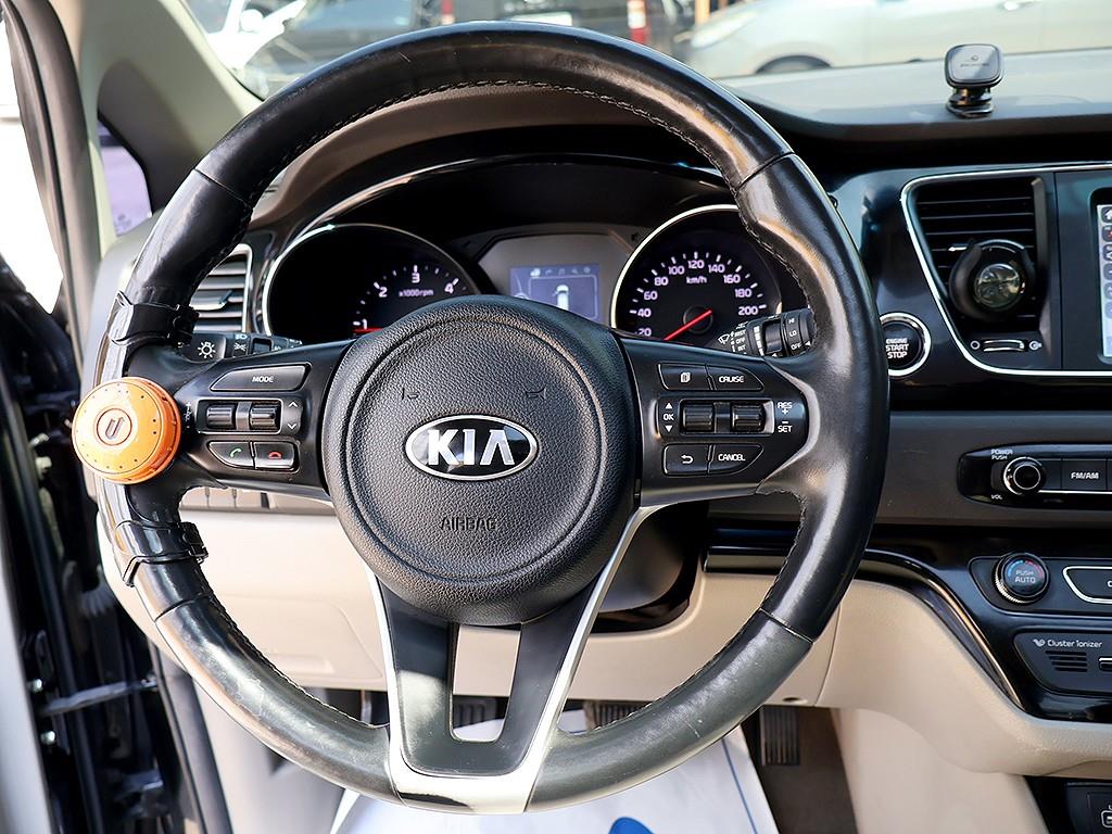 KIA Carnival - Vista 10
