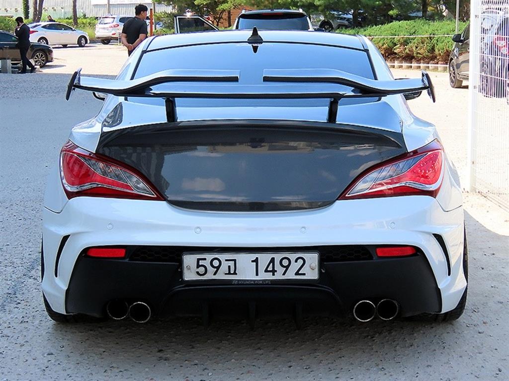 HYUNDAI Genesis - Vista 6
