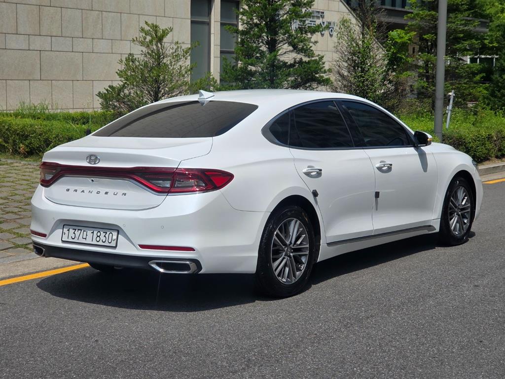 HYUNDAI Grandeur - Vista 6