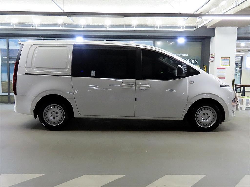 HYUNDAI Staria - Vista 3