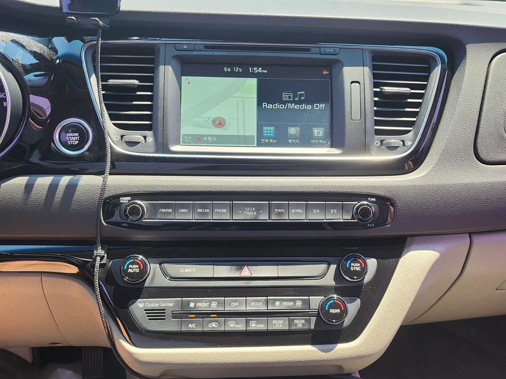 KIA Carnival - Vista 11