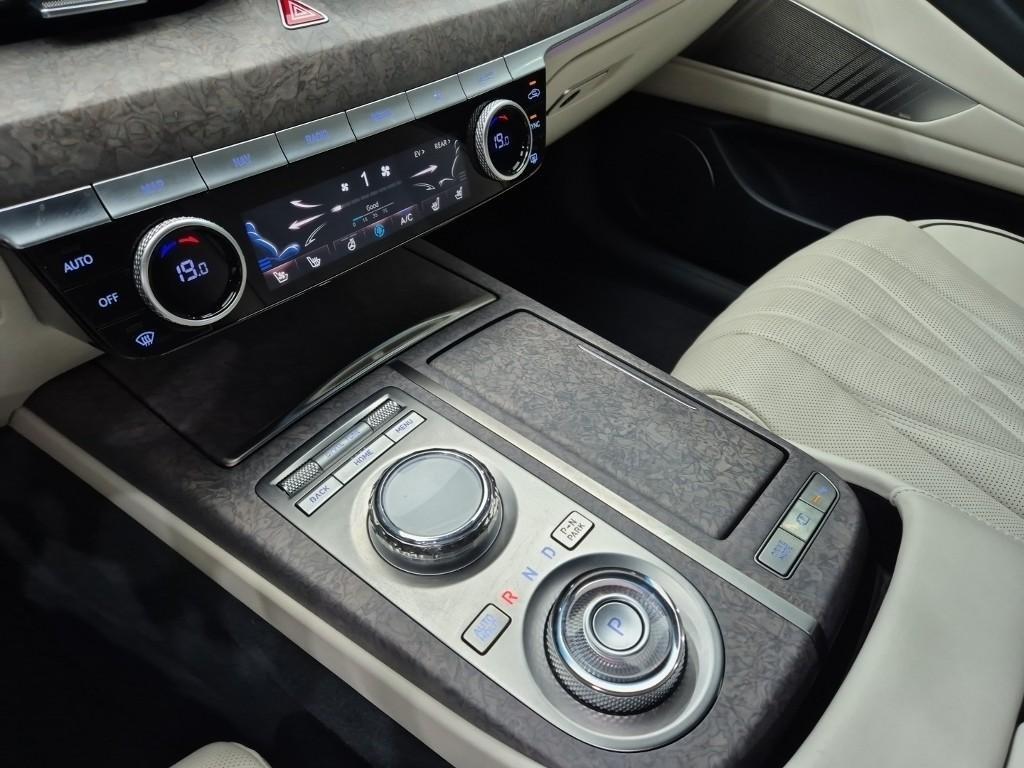 Genesis G80 - Vista 10