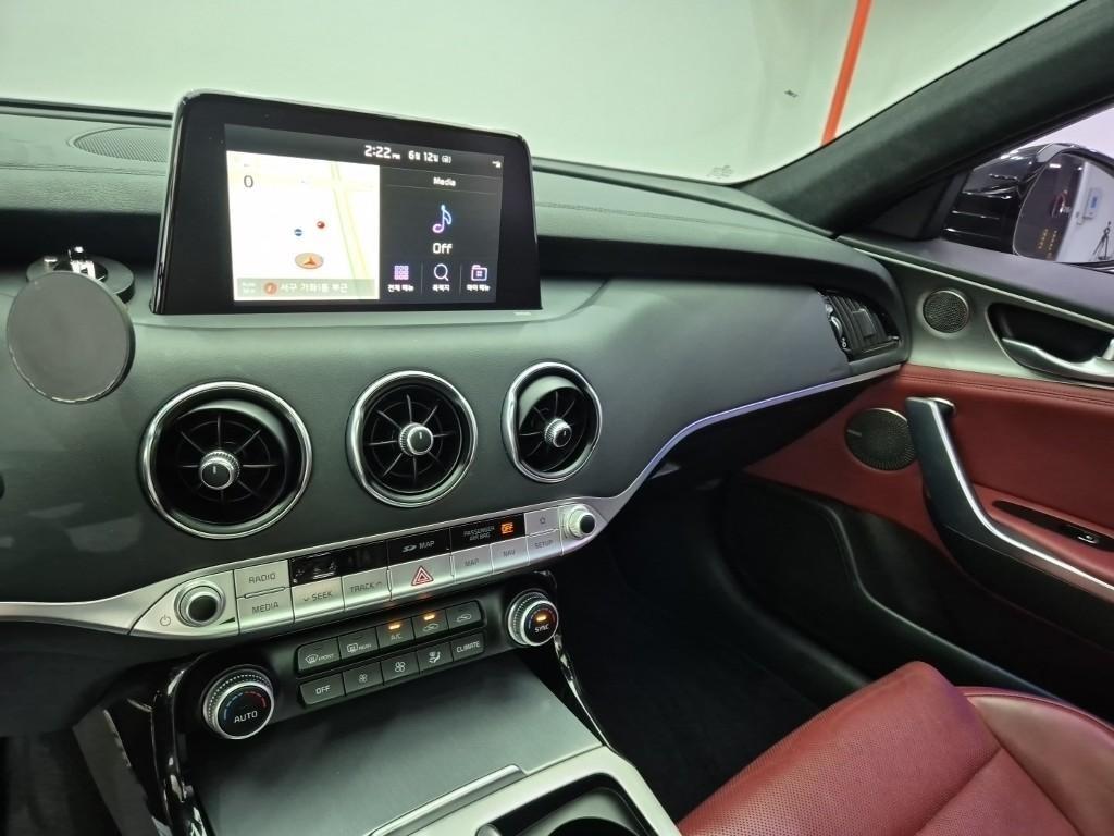 KIA Stinger - Vista 12
