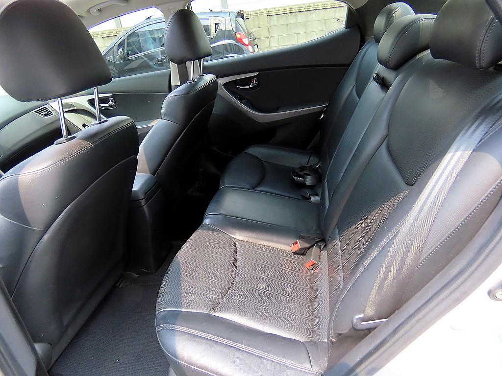 HYUNDAI Avante - Vista 8