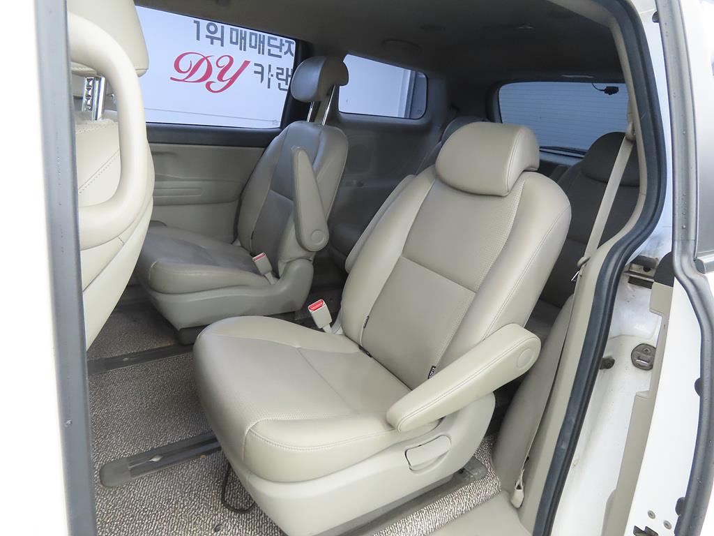 KIA Carnival - Vista 9