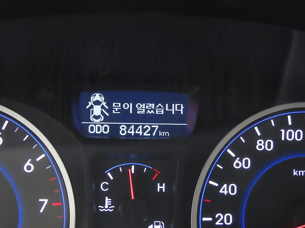 HYUNDAI Avante - Vista 8