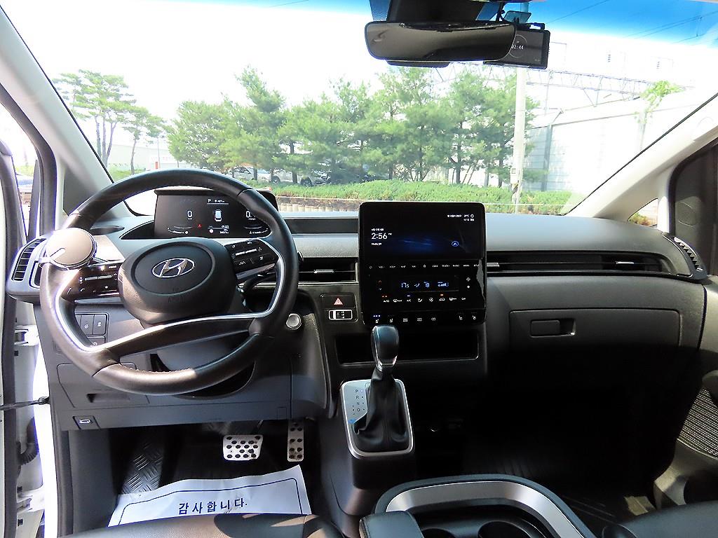 HYUNDAI Staria - Vista 9