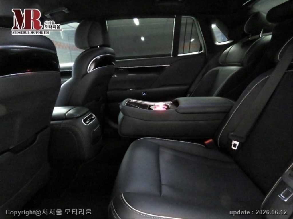 Genesis G90 - Vista 8