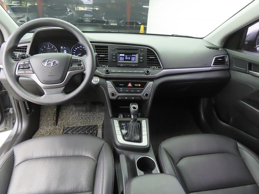 HYUNDAI Avante - Vista 9