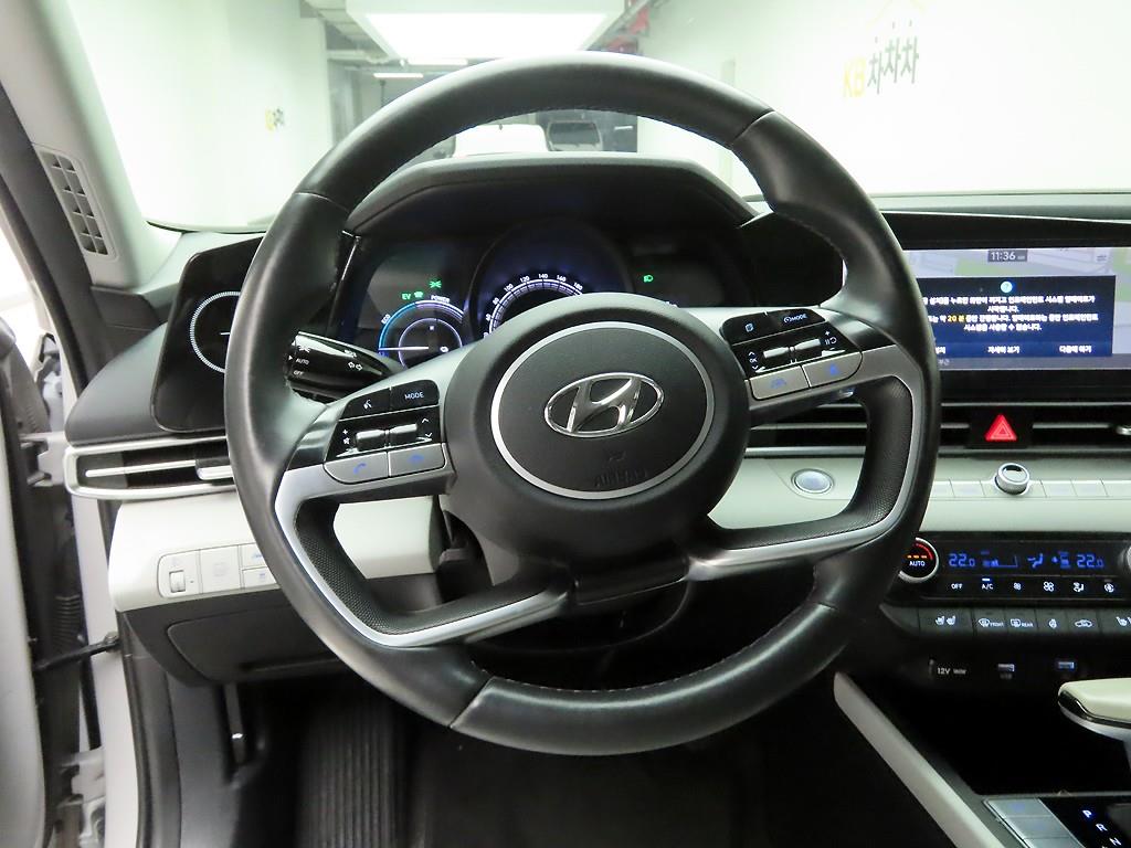 HYUNDAI Avante - Vista 9