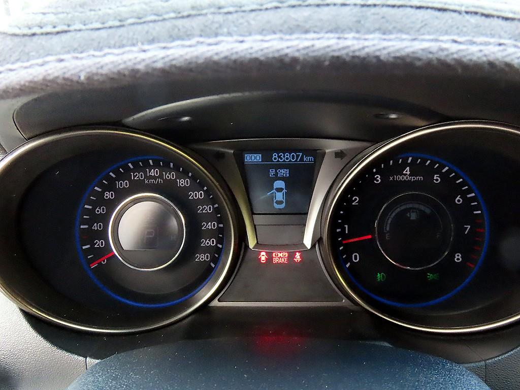 HYUNDAI Genesis - Vista 11