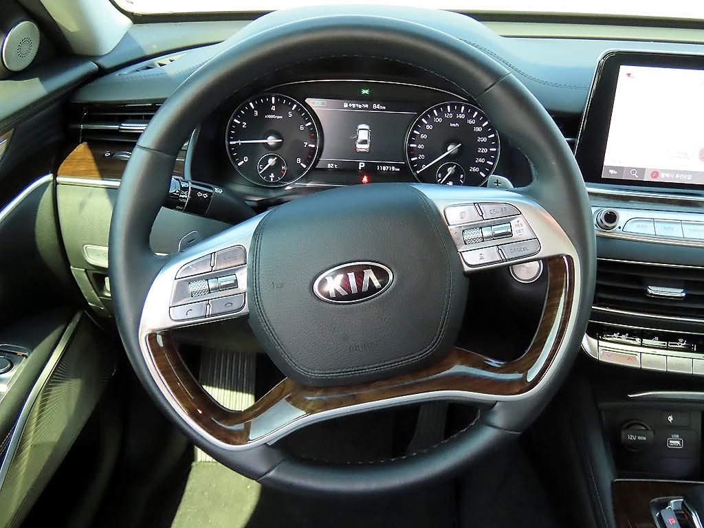 KIA K9 - Vista 9