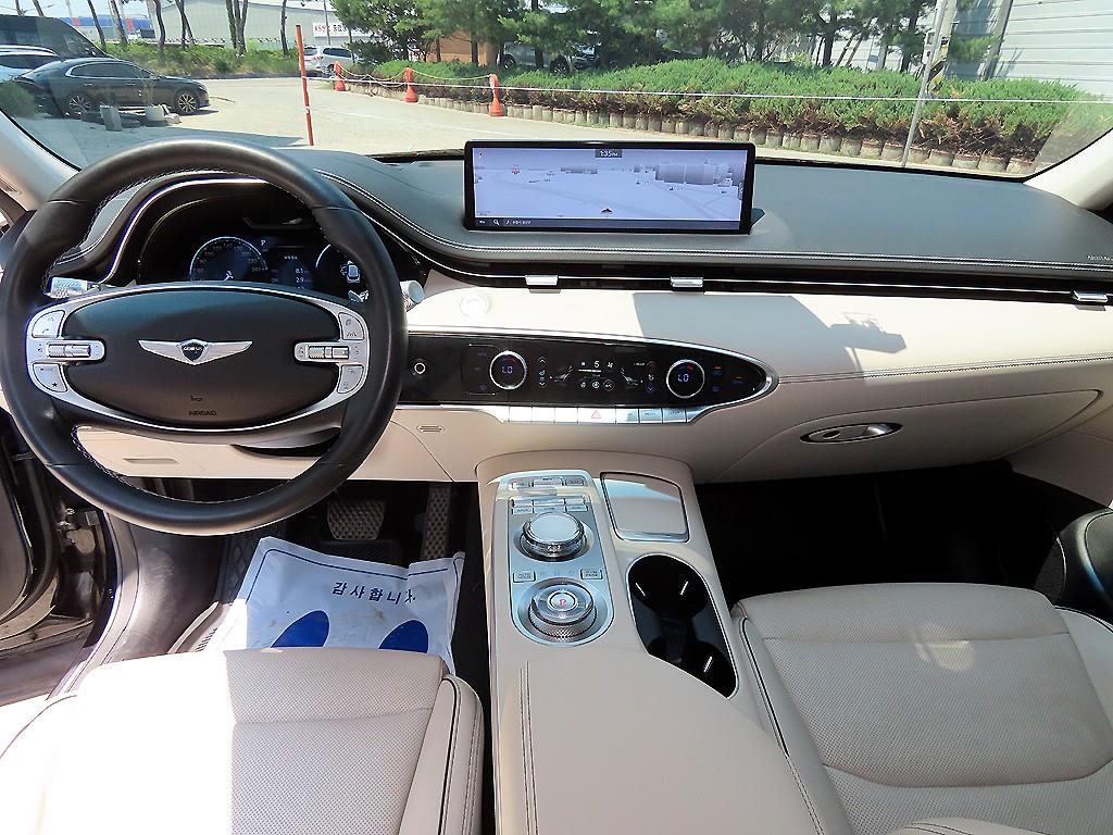 Genesis GV70 - Vista 9