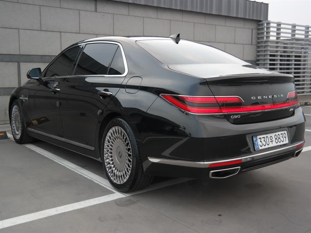 Genesis G90 - Vista 6