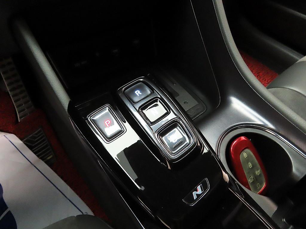 HYUNDAI Sonata - Vista 12