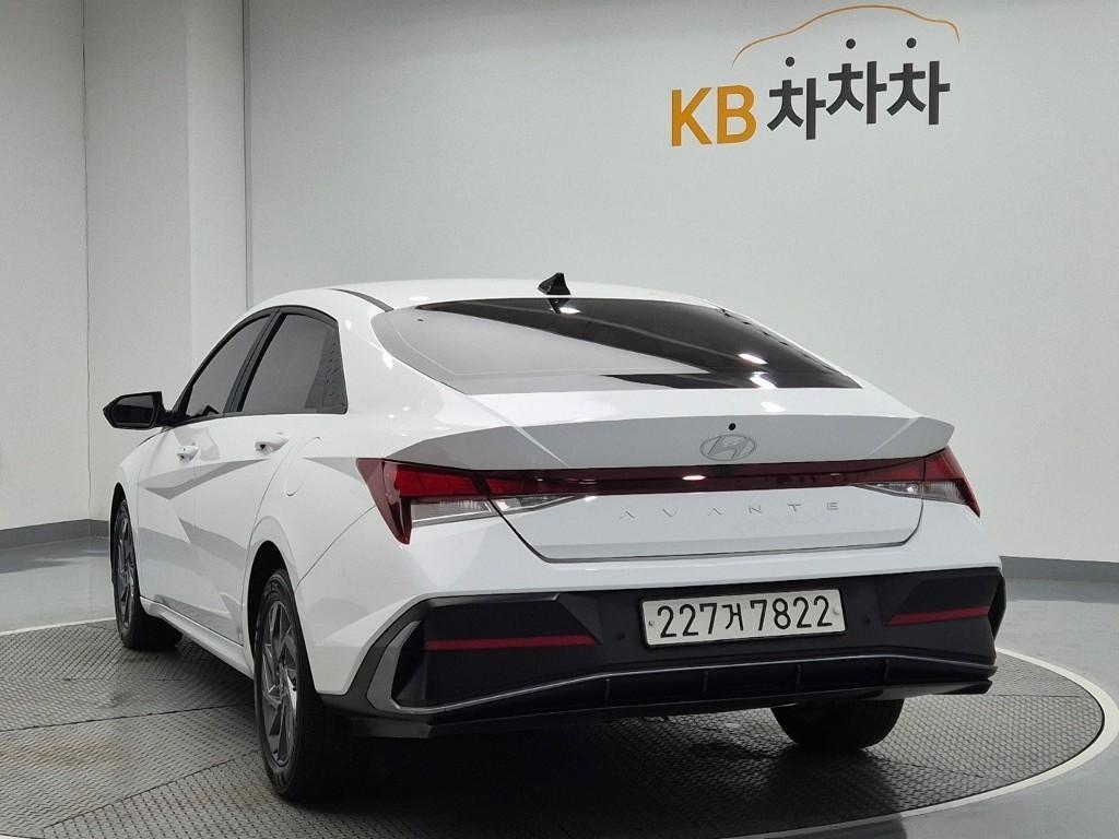 HYUNDAI Avante - Vista 2