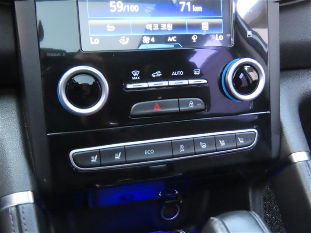 SAMSUNG QM6 - Vista 9