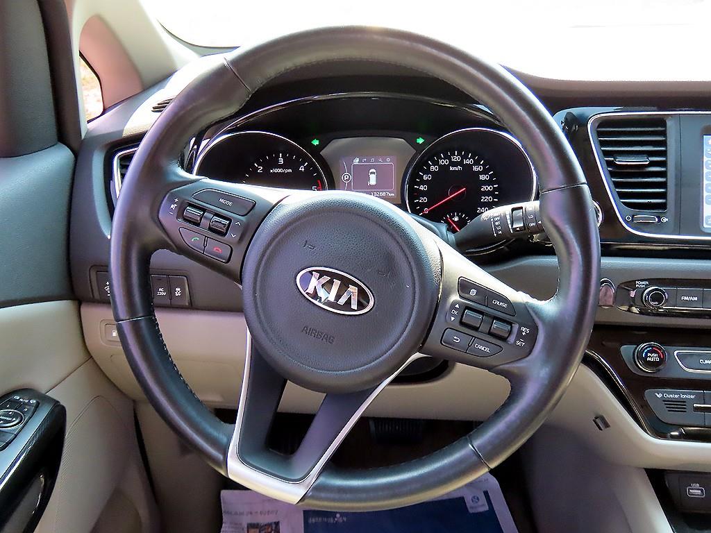 KIA Carnival - Vista 9